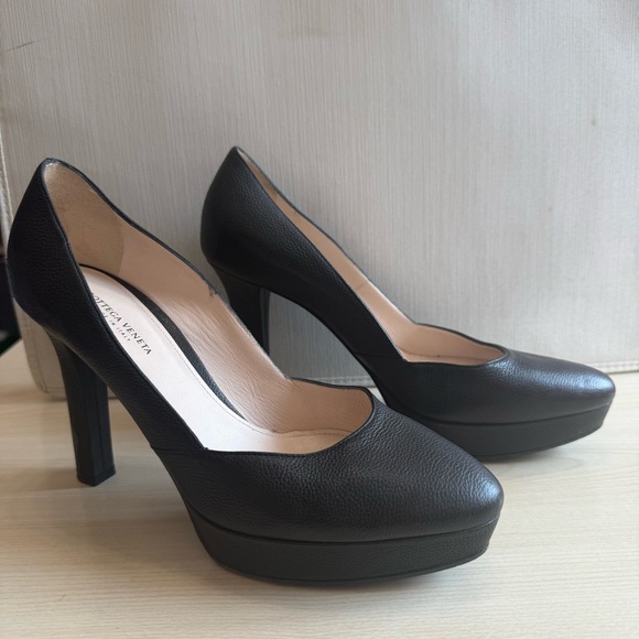 Bottega Venetta Embossed Calf Leather Black Pumps 36.5 - Picture 2 of 14